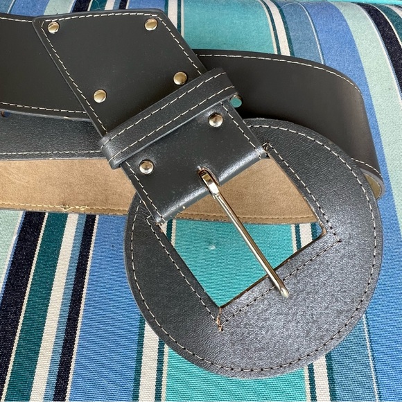 🍒💣 Grey faux leather 80’s inspired belt - Picture 3 of 6